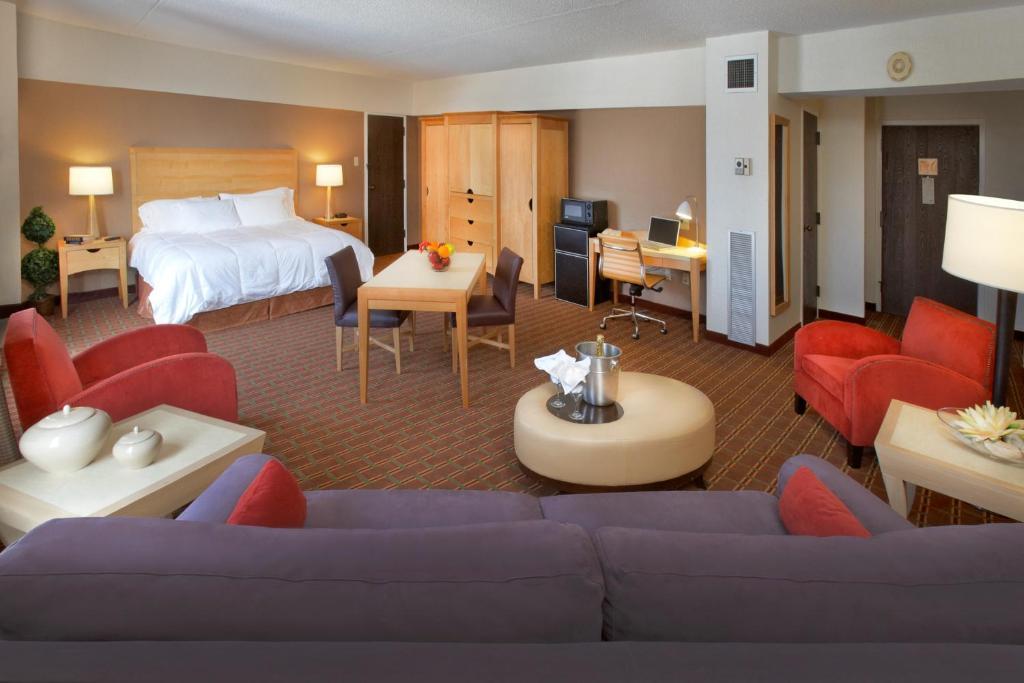 The Avalon And Conference Center Hotel