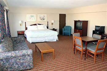 Hotel The Avalon And Conference Center