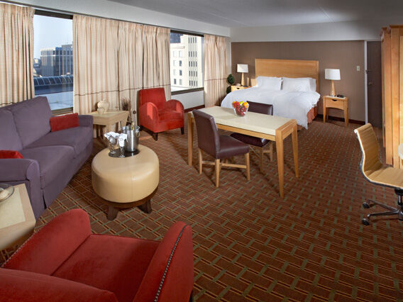 Hotel The Avalon And Conference Center